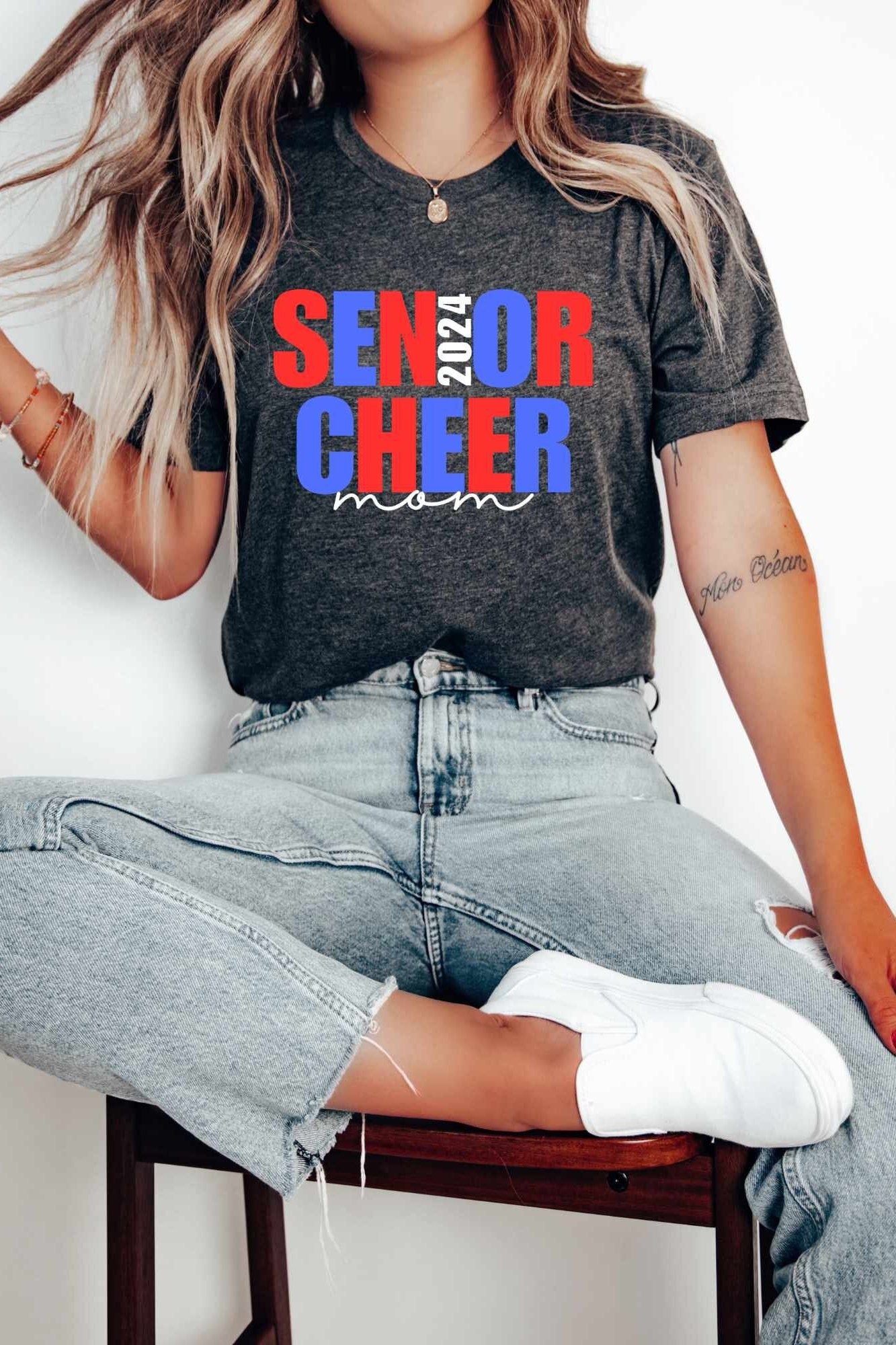 Senior Cheer Mom Shirt Class of 2025 Mama T-Shirt Cheerleading Gifts Cheer Mama Senior Mama Tee Senior Season Sport Mom Senior Gift for Mom